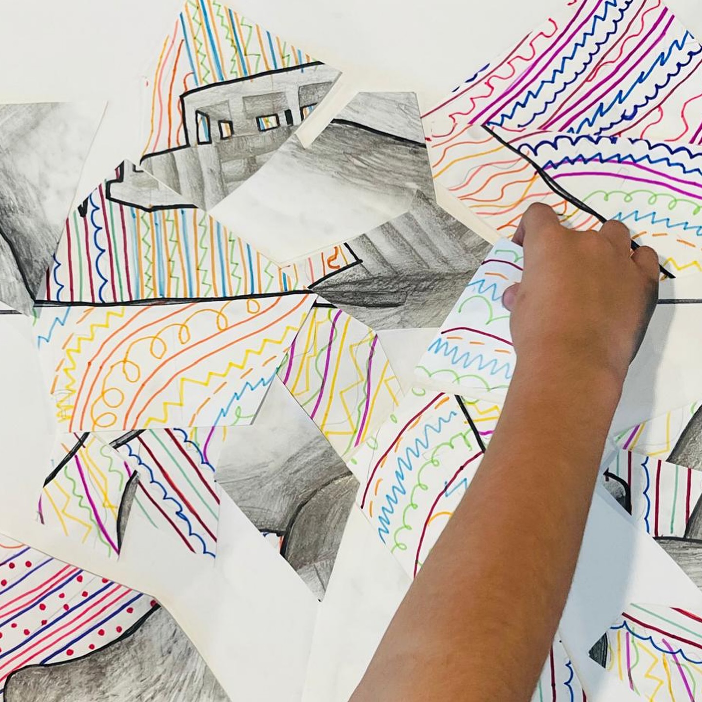 Great project for Young Artists class created this term. Draw, paint, cut, rearrange to create a new composition, getting these creative juices flowing ! Special teens classes every Monday & Tuesday 4-6 pm at The Art Studio Maroubra beach. Term 4 enrolment is open ! 
#theartstudiomaroubra #maroubra #maroubrabeach #maroubracommunity #artclassessydney #artclasseseasternsuburbssydney #kidsartclasses #paintingclassessydney #drawingclassessydney #maroubracreativehub #sydneyartclass #sydneyart #sydneyworkshop #sydneycreative #sydneykidsactivities #sydneykidsworkshops #sydneyartschool 
#beginnersartclassessydney #kidsactivitiessydney #weekendworkshopssydney #couplleexperiencesydney #artsydney #artgallerysydney